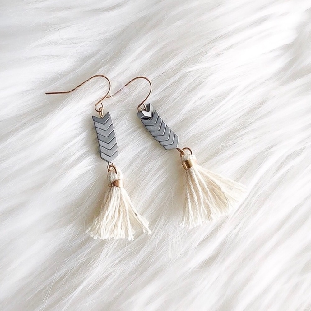✨ Madewell arrow stack earrings